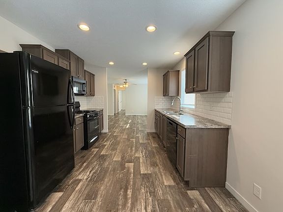 4th image of 38000 Le Chateau Blvd #583
