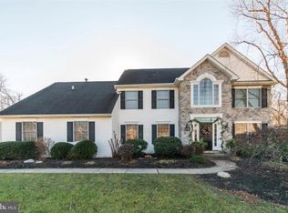 912 Manor Rd, Meadowbrook, PA 19046