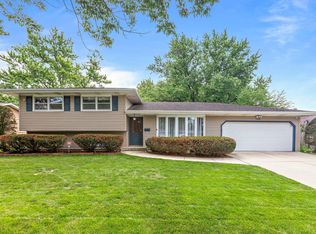 2006 Robert St, Aurora, IL 60506