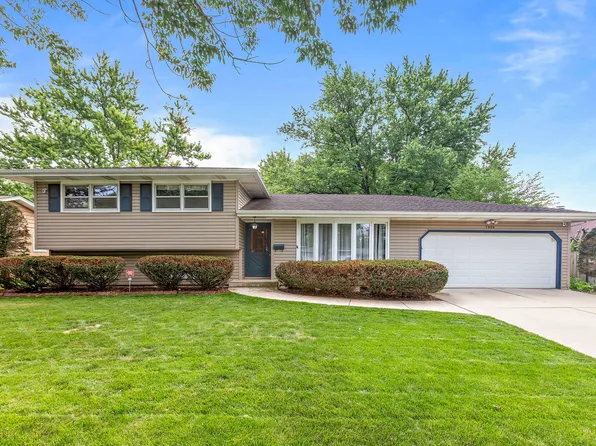2006 Robert St, Aurora, IL 60506