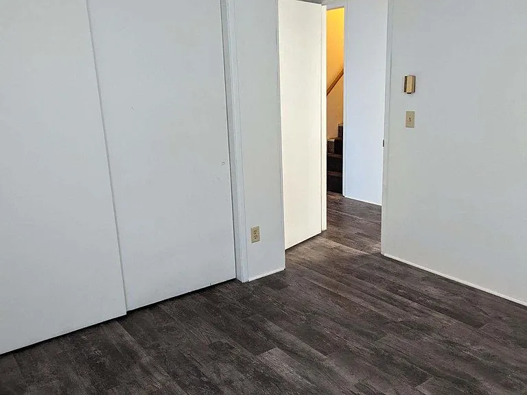 115 E Sycamore St #115 — Photo 6