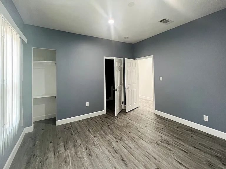 1142 W 35th St #3 — Photo 22