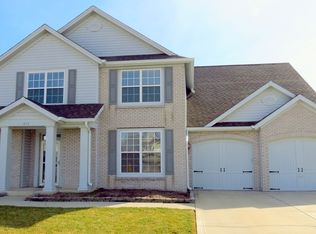 915 Heatherwood Dr, Greenwood, IN 46143