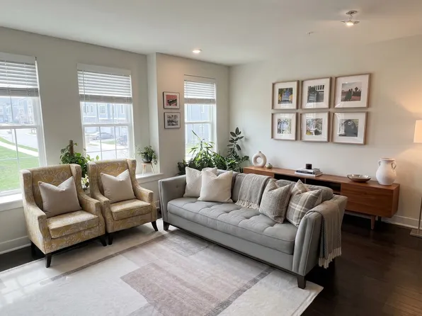 261 Red Leaf Ln, Exton, PA 19341