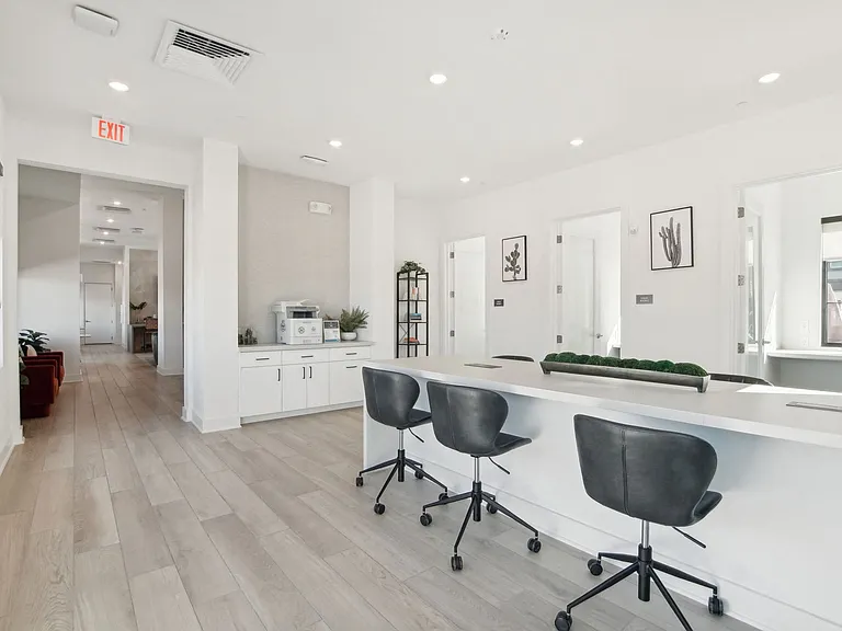The Maddox Luxury Apartments — Photo 41