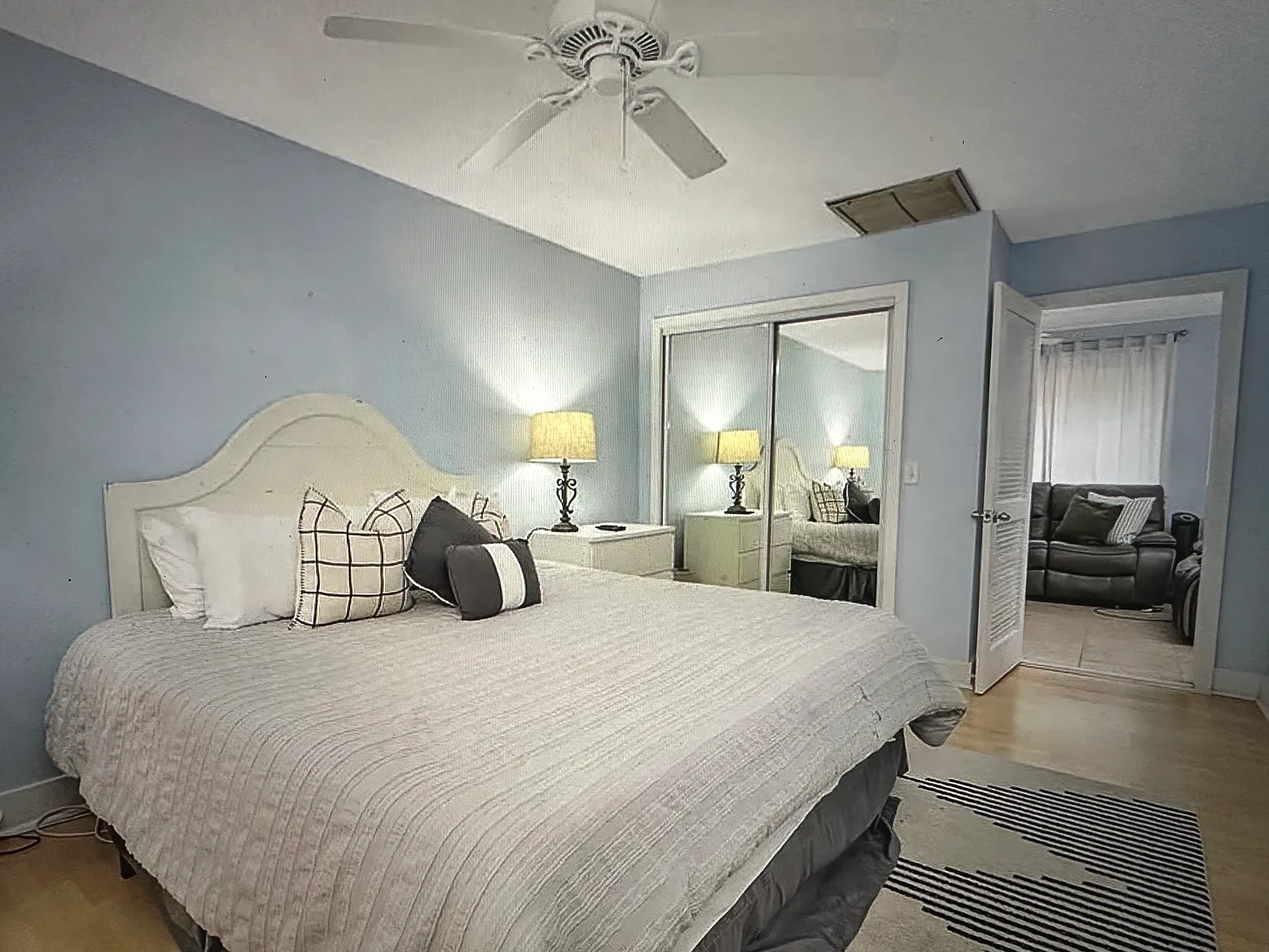 2 bed, 796 sqft, $2,500 — Photo 2