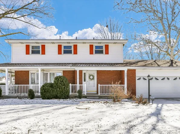 305 Pershing Ct E, Philo, IL 61864