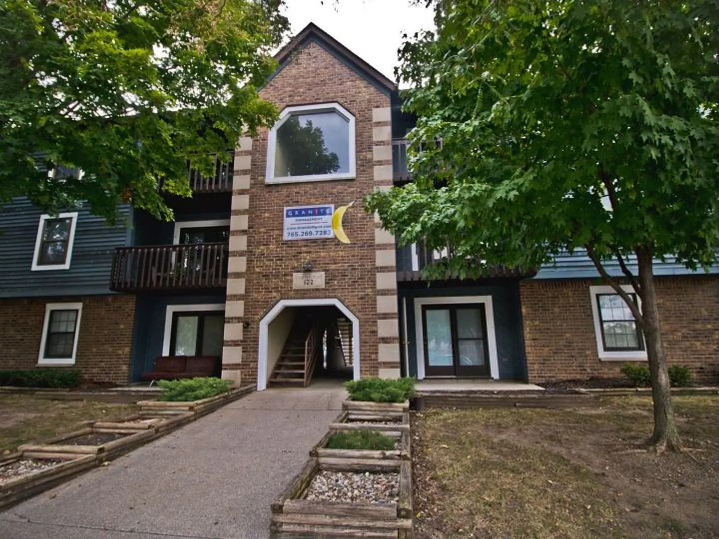 Stratford I — Photo 1