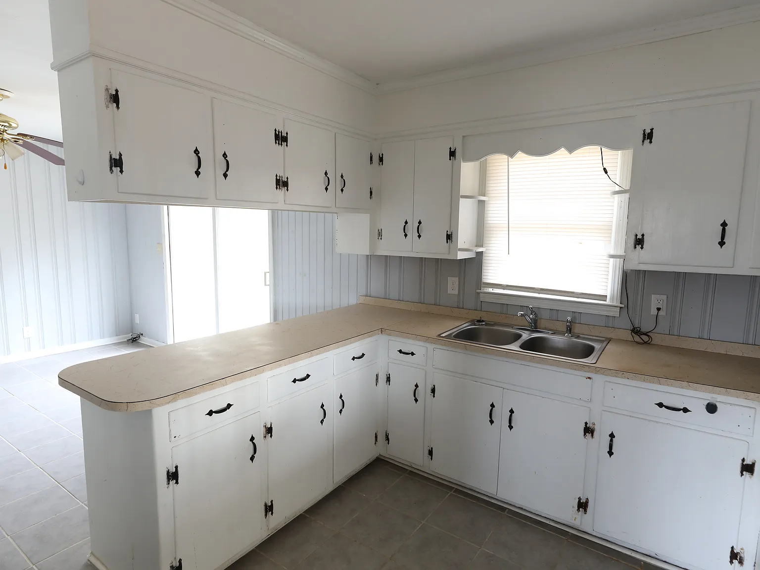 3 bed, 1.5 bath, 1300 sqft, $1,275 — Photo 4
