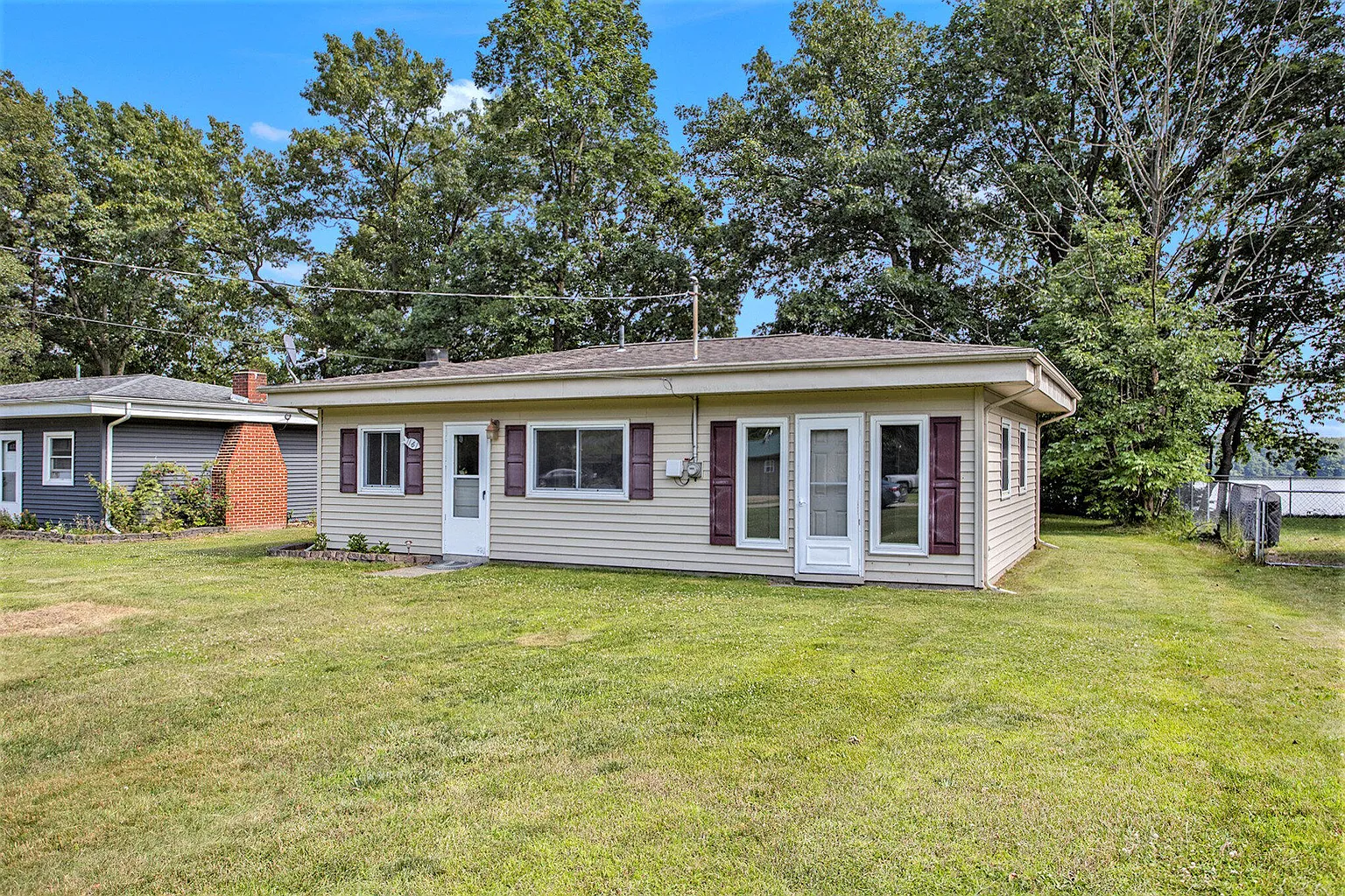 1161 Oak Grove Park photo 1