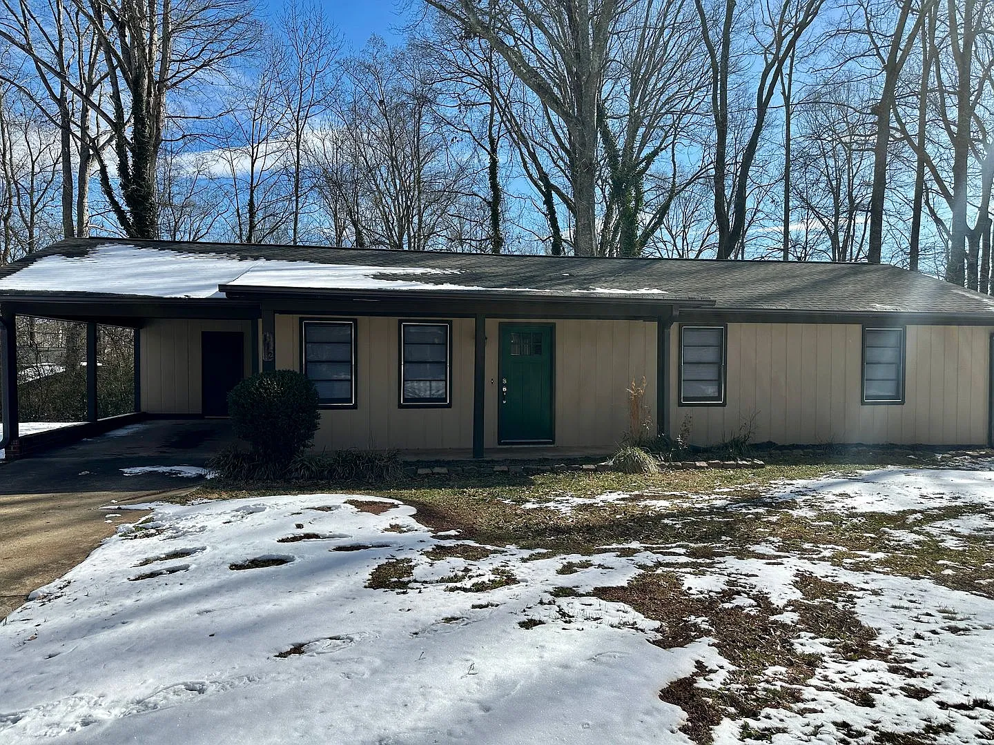 3 Bedroom 1.5 Bathroom Home - Newly Updated - Available Now — Photo 3