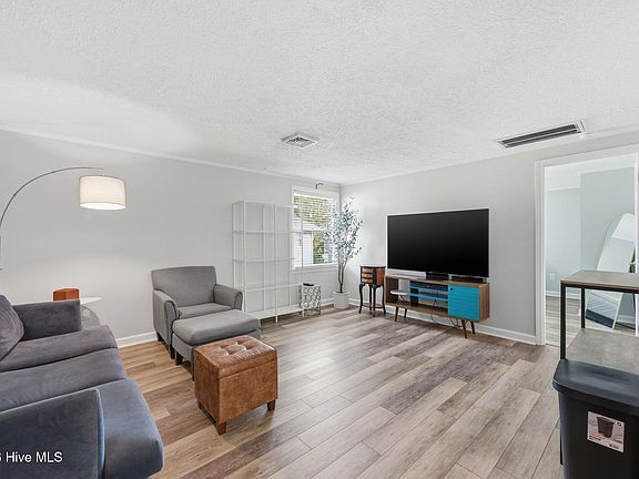 2nd image of 315 River Walk