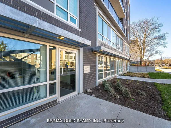 275 F Larch St #111, Waterloo, ON N2L 3R2