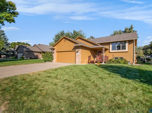 5704 W 52nd St, Sioux Falls, SD 57106