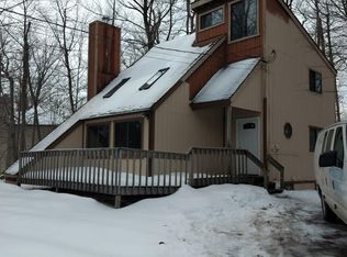7210 Crescent Ln, Tobyhanna, PA