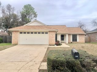 2677 Castanada Cir, Fort Worth, TX 76112