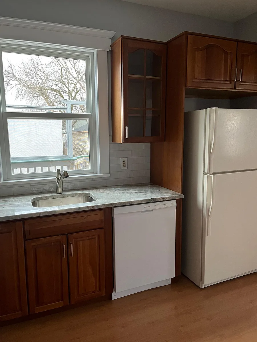Kitchen - 27 S 4th Ave #2