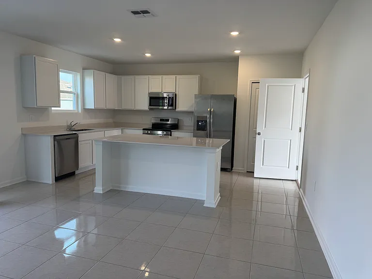 1516 Loxley Trl — Photo 4
