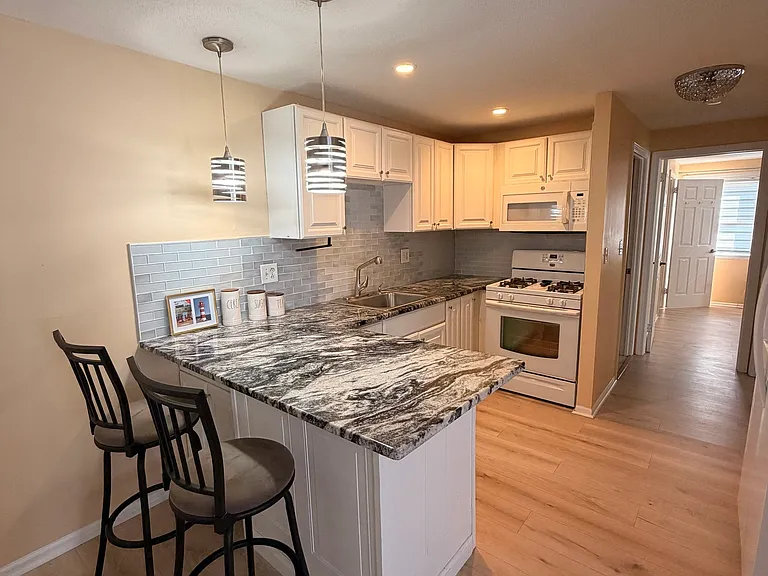 265 Burritt St #105 — Photo 7