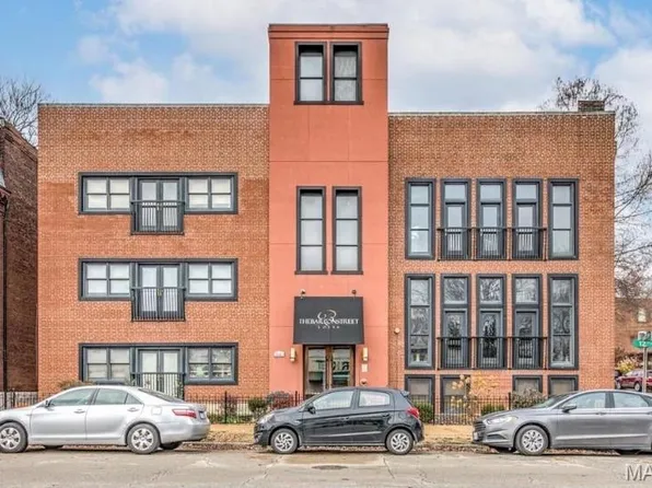 2401 S 12th St APT 206, Saint Louis, MO 63104