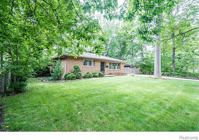 1811 Alhambra Dr — Photo 4