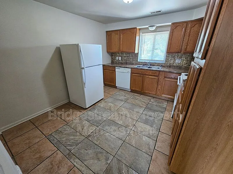 2 bed, 1.0 bath, 1100 sqft, $850 — Photo 4
