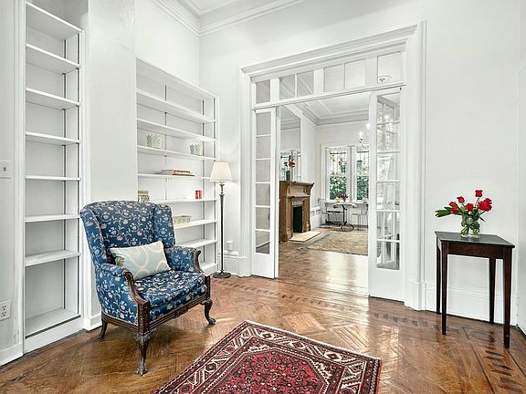 4th image of 123 W 78th St