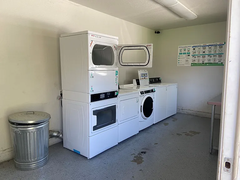 404 W. Cross Street — Photo 6