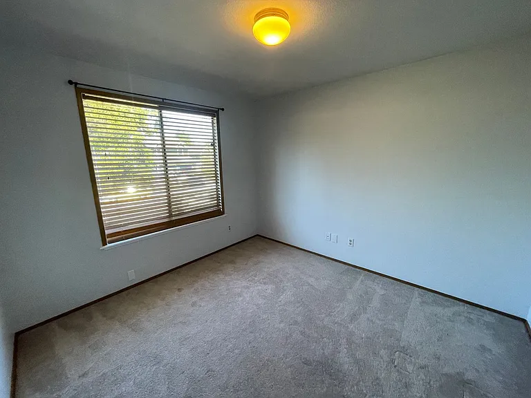 2061 NE 9th Ave — Photo 12