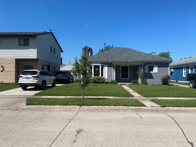 23247 Doremus St — Photo 1