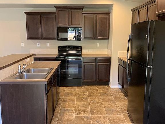 2nd image of 608 SE Gleneden Pl