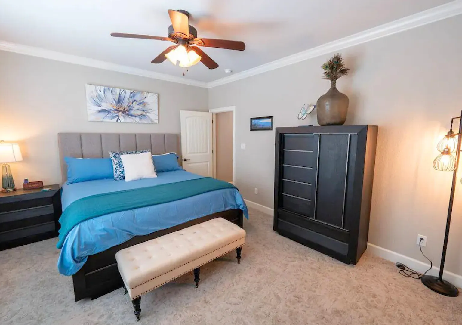 4 bed, 2840 sqft, $5,200 — Photo 3