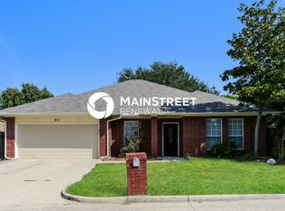 815 Ackers Dr, Arlington, TX 76001