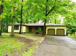 11669 Sugar Creek Ave, Mount Carmel, IL 62863