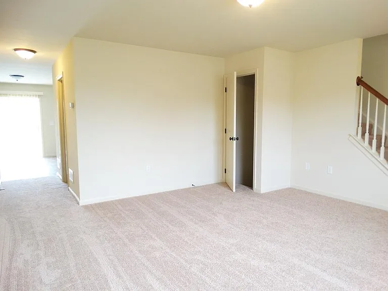 123 Kenneth Dr — Photo 3