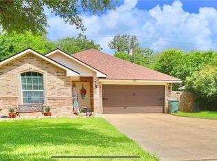 2401 Woodbend Dr, Bryan, TX 77803