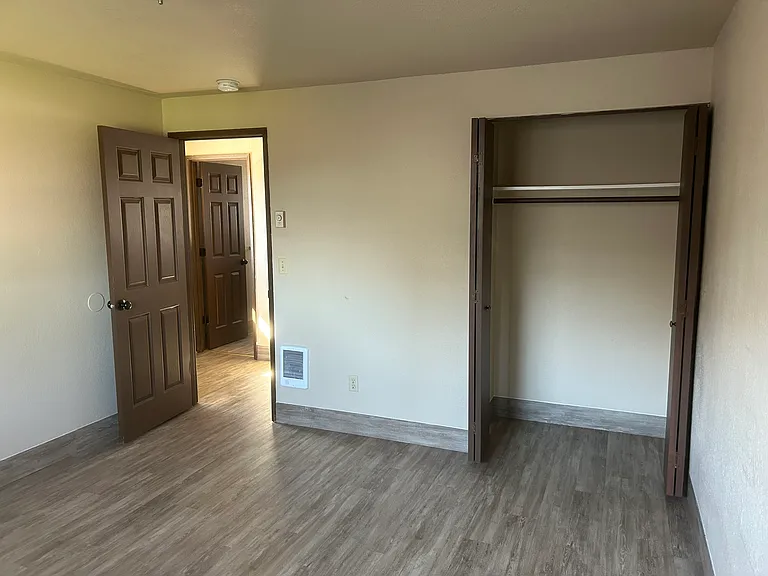 1765 Queen Ave SW — Photo 47