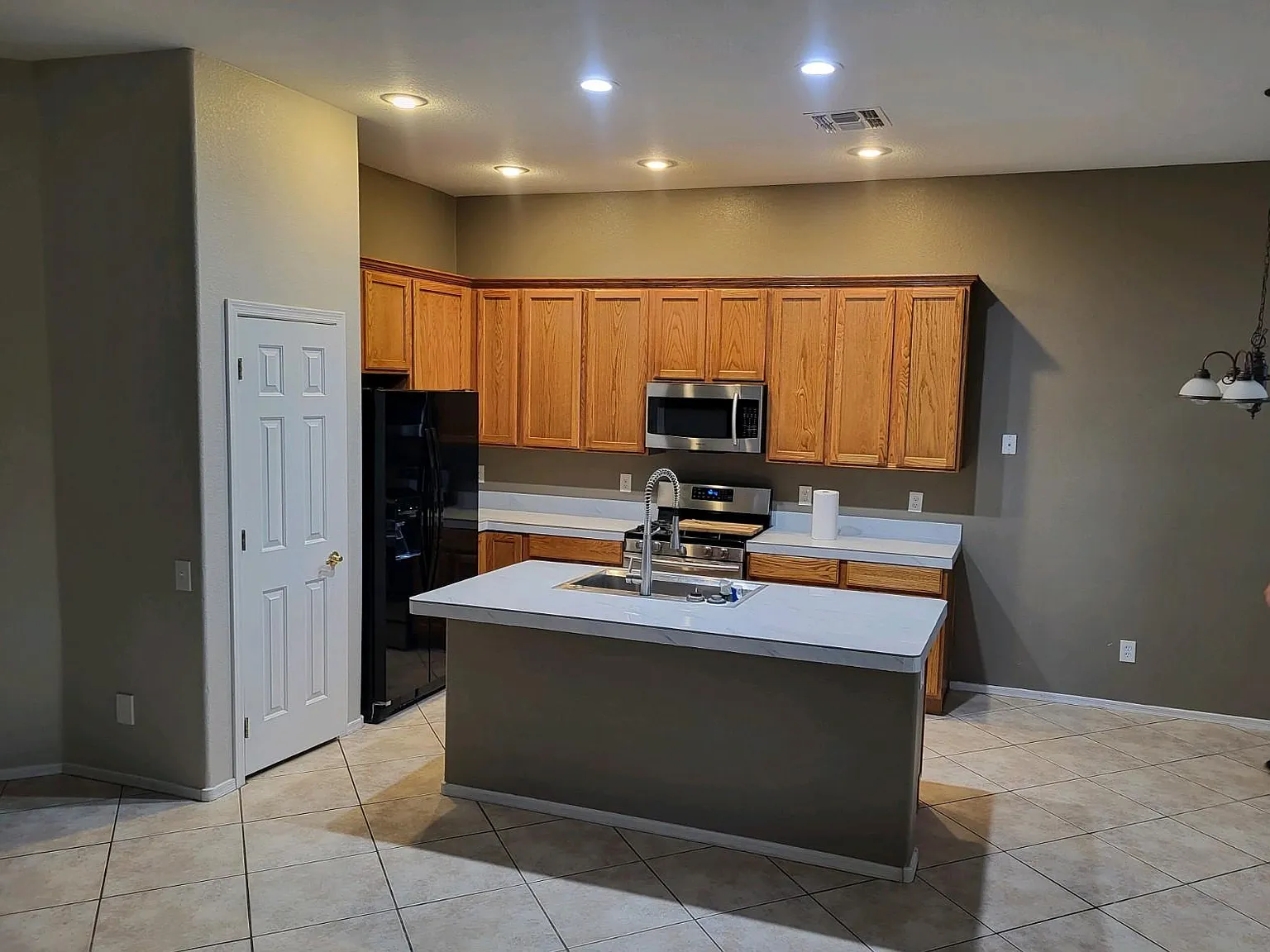 3 bed, 1642 sqft, $1,900 — Photo 2