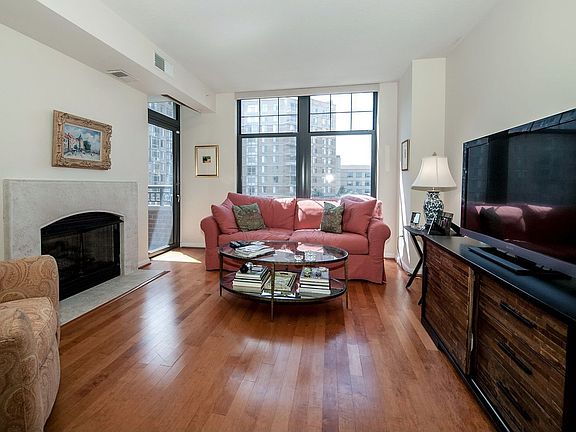 3rd image of 1021 N Garfield St APT 446
