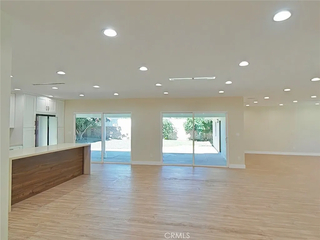 4 bed, 2772 sqft, $6,400 — Photo 3