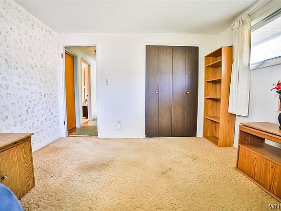 3rd image of 13 Donna Lea Dr