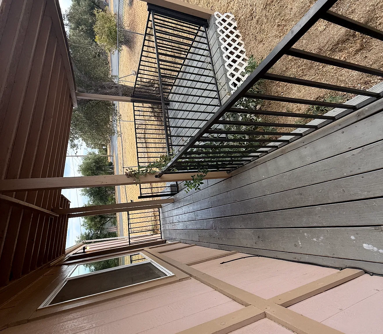 3 bed, 1200 sqft, $2,100 — Photo 2