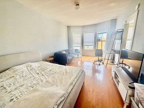 3rd image of 3565 Fillmore St APT 305