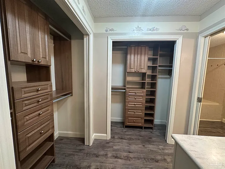 304 Arabian Dr — Photo 16