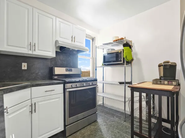 61-20 Grand Central Parkway image 8 of 24