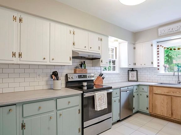 5th image of 477 Robinson St