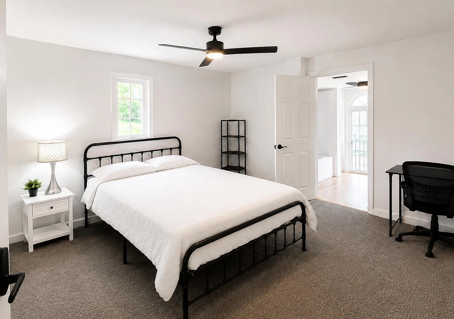 4 bed, 2.0 bath, 1500 sqft, $1,364 — Photo 1