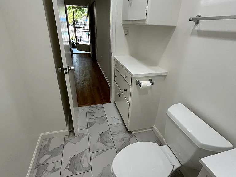 Crestwood Apartments — Photo 27