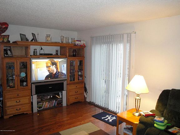3rd image of 1600 Dahlia Ct