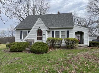 603 Sunset Dr, Macon, MO 63552